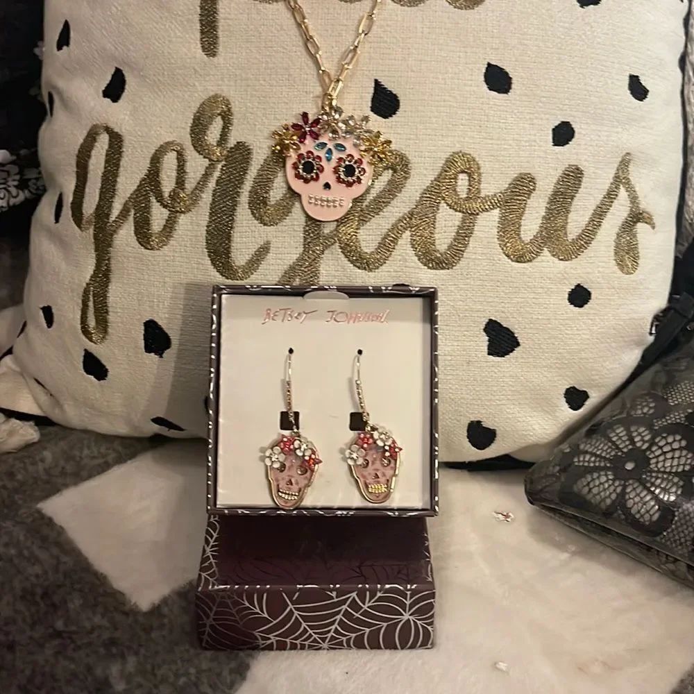 Betsey johnson sugar skull earrings & gold paperclip matching long necklace set